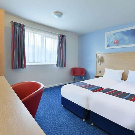 Travelodge Milton Keynes Old Stratford Quarto foto
